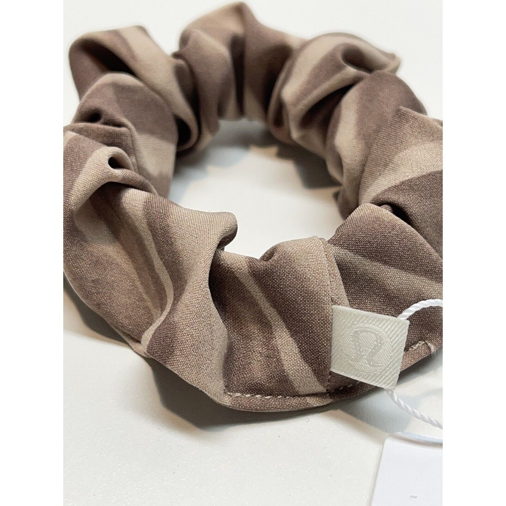 Brand New With‎ Tags Lululemon Uplifting Scrunchie Tiger TIG3 Brown Tan